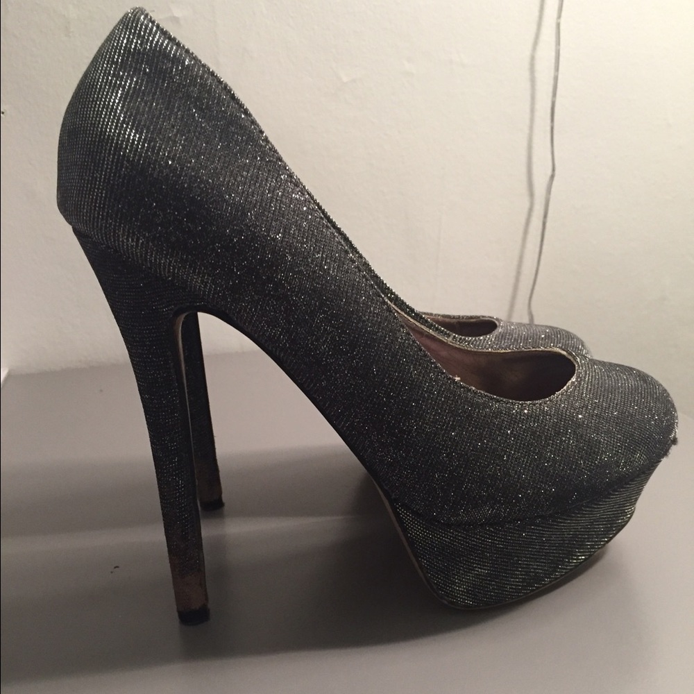 Glitter pumps