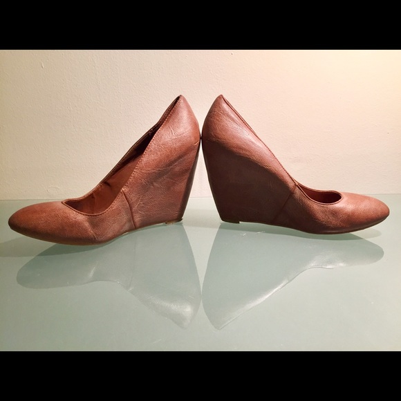 Faux Distressed Leather Heel - Picture 2 of 4