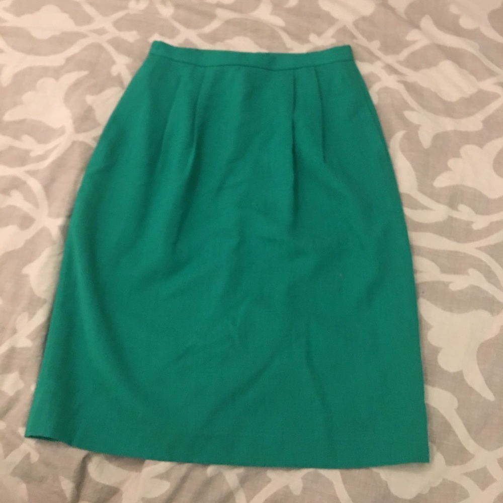 Vintage Kelly Green pencil skirt.  Size 6
