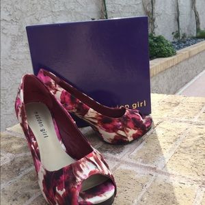 Madden girl peep toe pumps