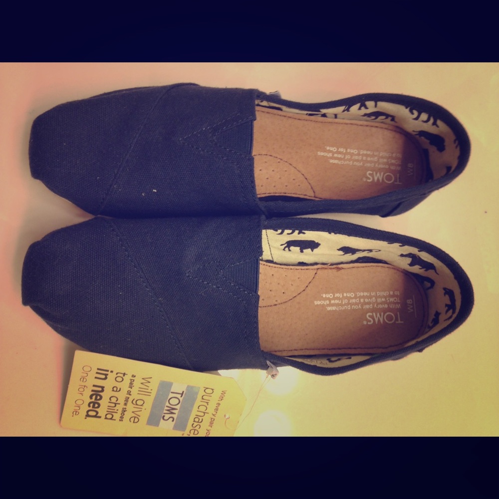 Size 8 Navy Blue TOMS. New with tags