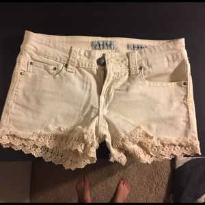 Cream Daytrip shorts with lace trimming