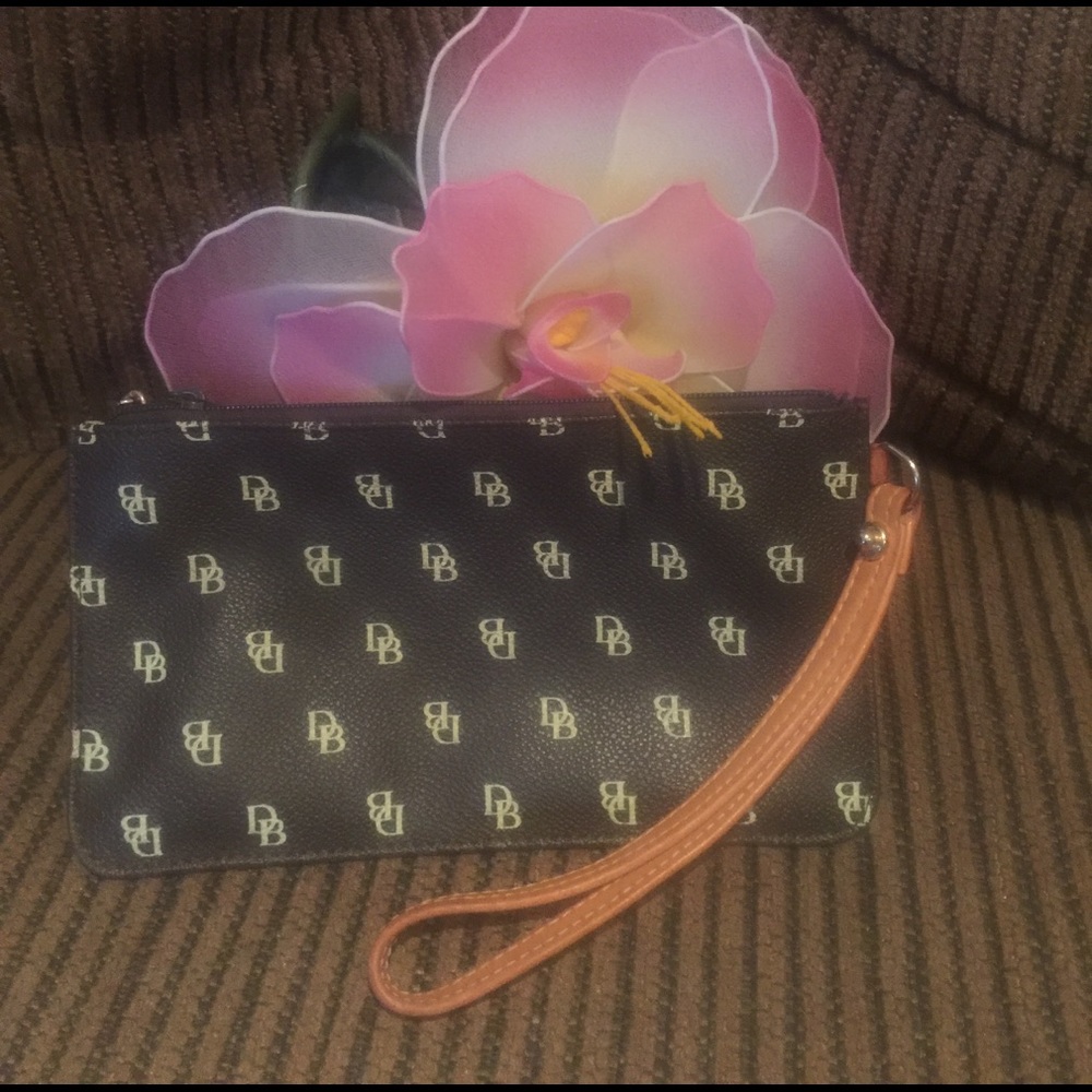 Dooney & Bourke - Picture 2 of 8
