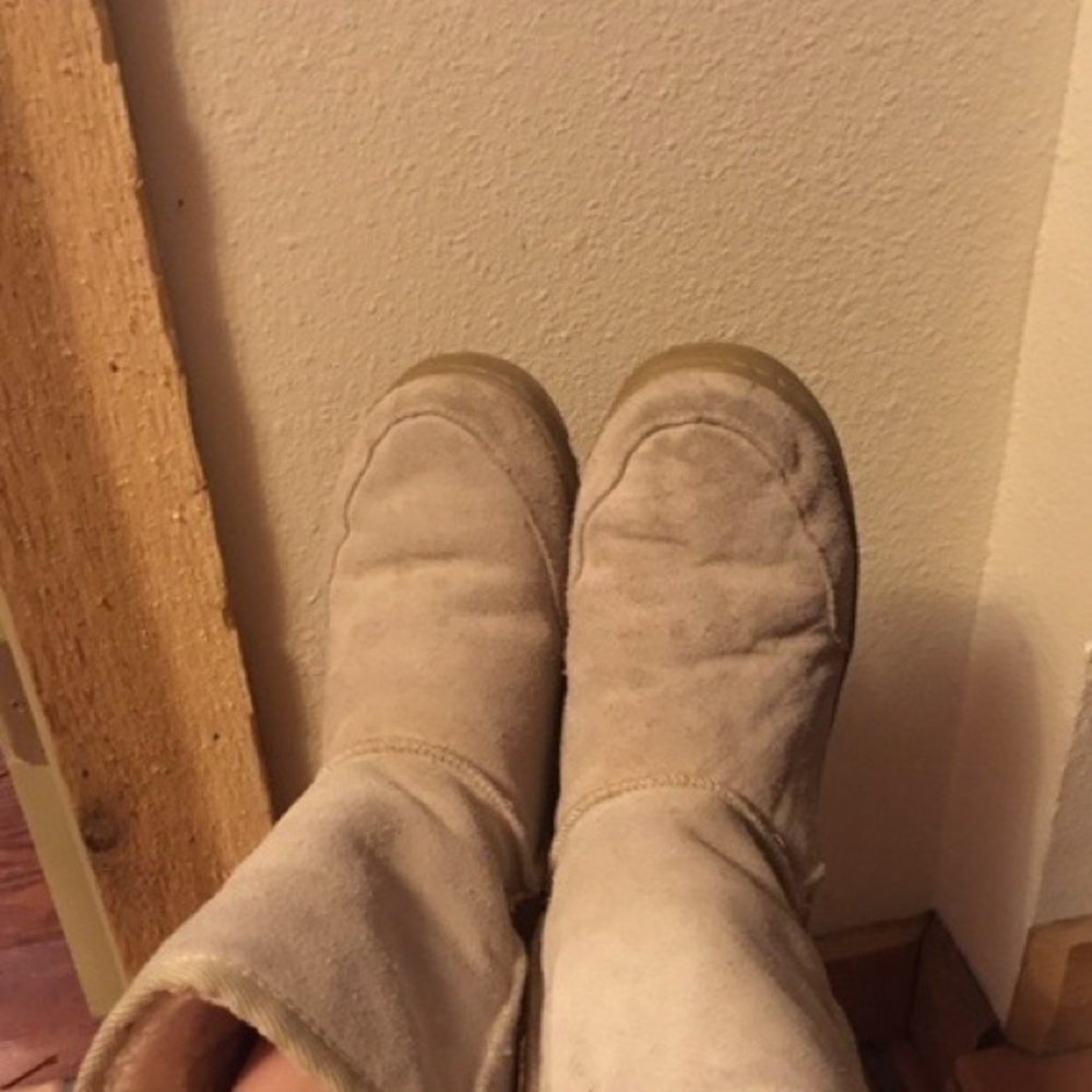 Tan uggs