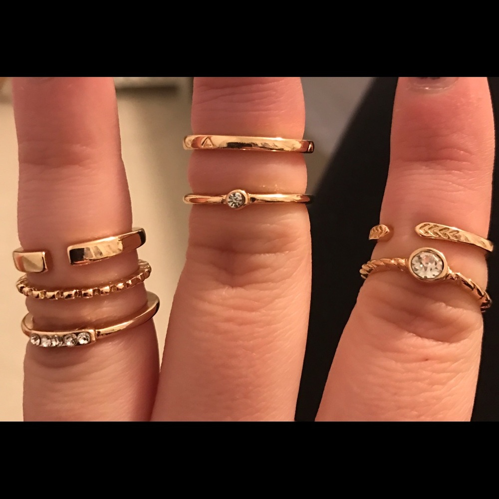 Set of 7 rings that rest in middle of finger