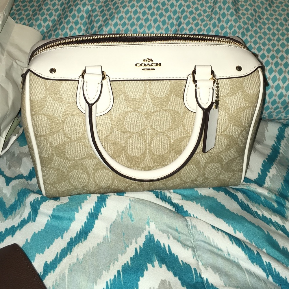 Signature mini Bennett satchel