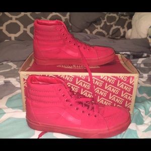 In good condition. They are very comfortable.