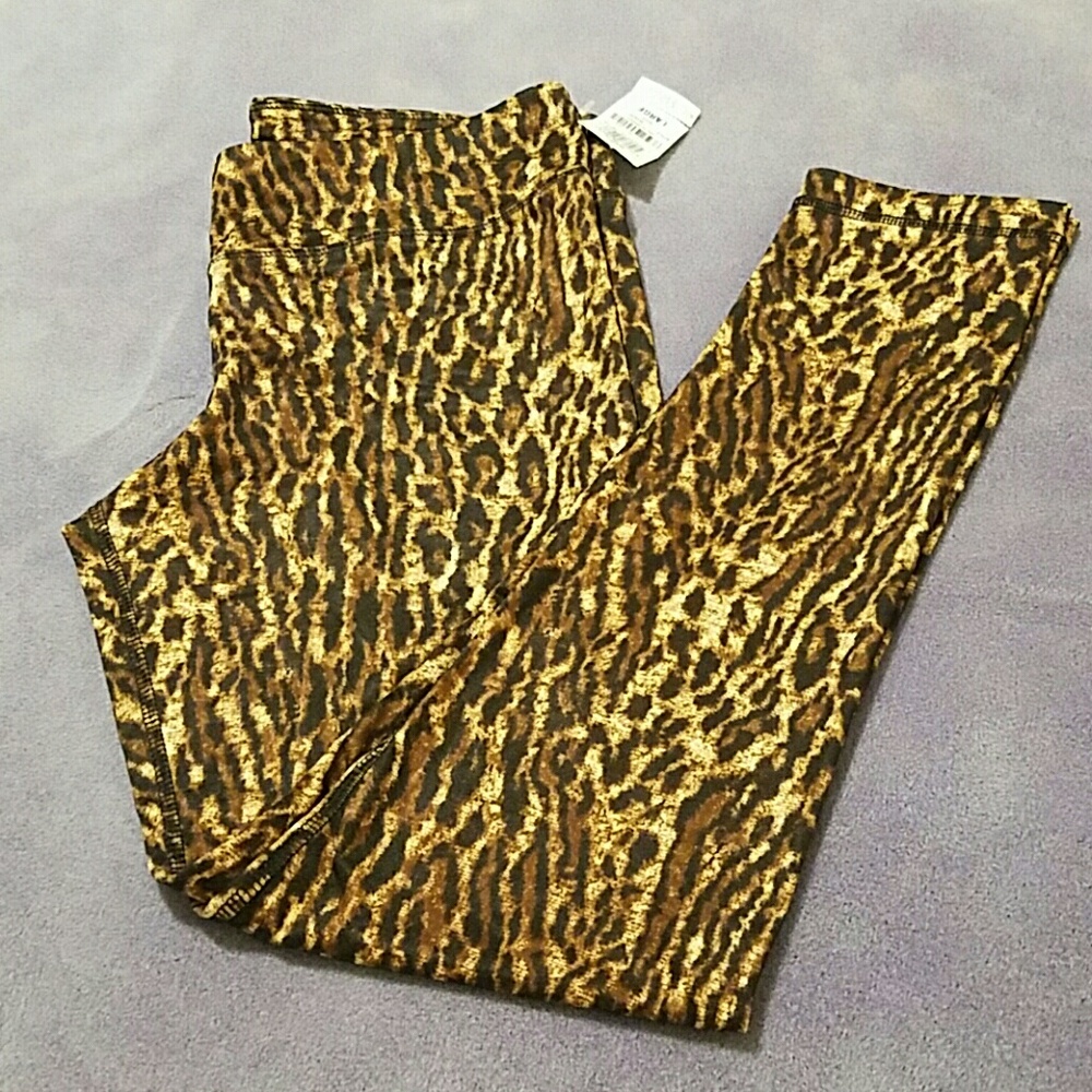 Material Girl Active Leopard Print skinnies