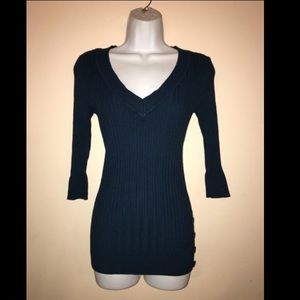 Quarter sleeve V-Neck Ribbed Sweater
