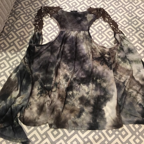 ❤️Daytrip❤️like NEW Top - Picture 4 of 4