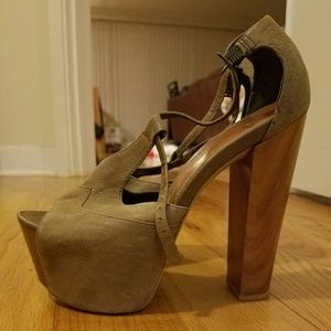 Jessica Simpson chunky platform