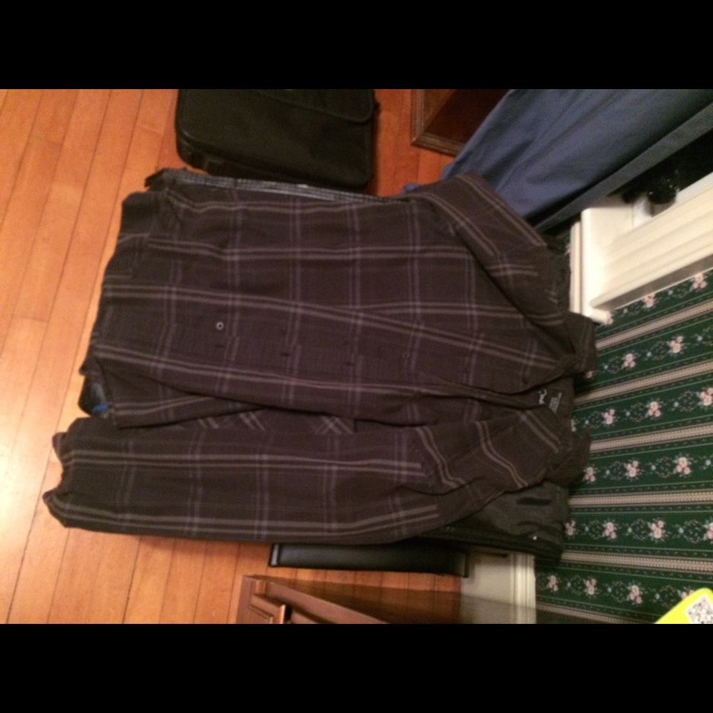 Black and grey button up men's shirt