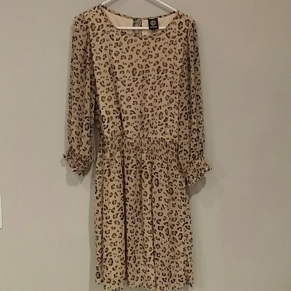 Cute leopard-print dress