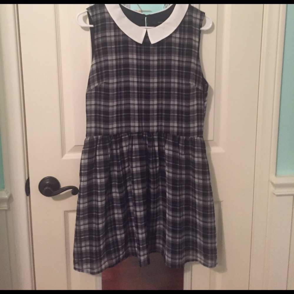 PLAID COLLARED DRESS