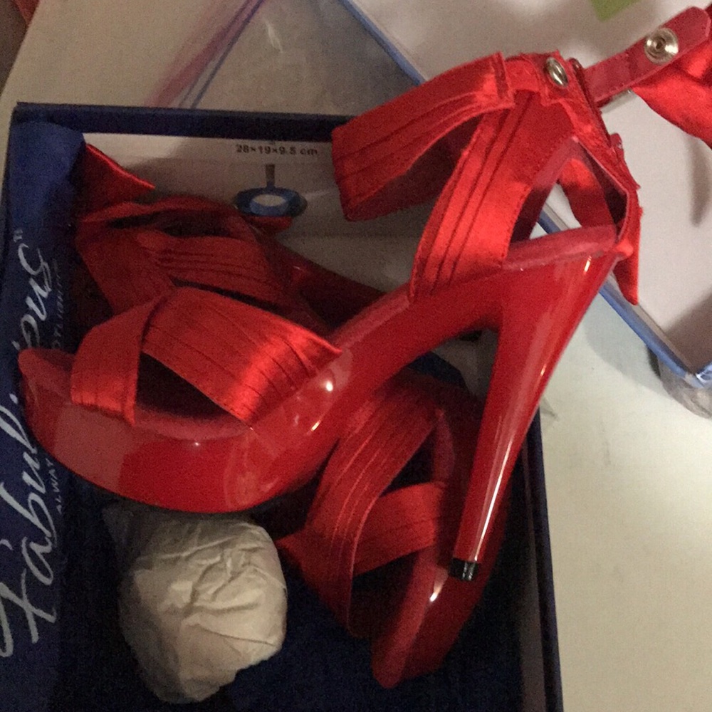 Red high heels😍😍😍