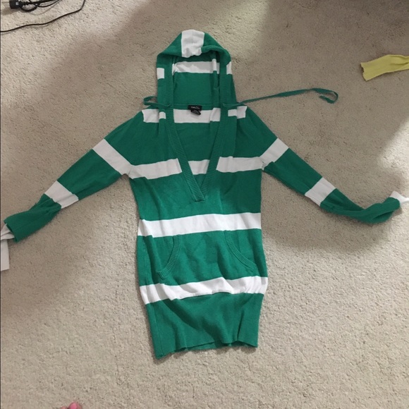 Sweat - Picture 3 of 4