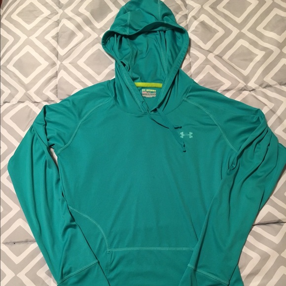 Under Armour Tops - Under armor silky hooded long sleeve pullover