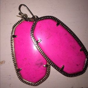 KENDRA SCOTT DANIELLE STATEMENT EARRINGS IN GOLD