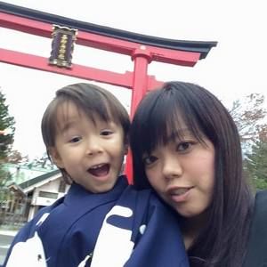 Meet your Posher, Emi