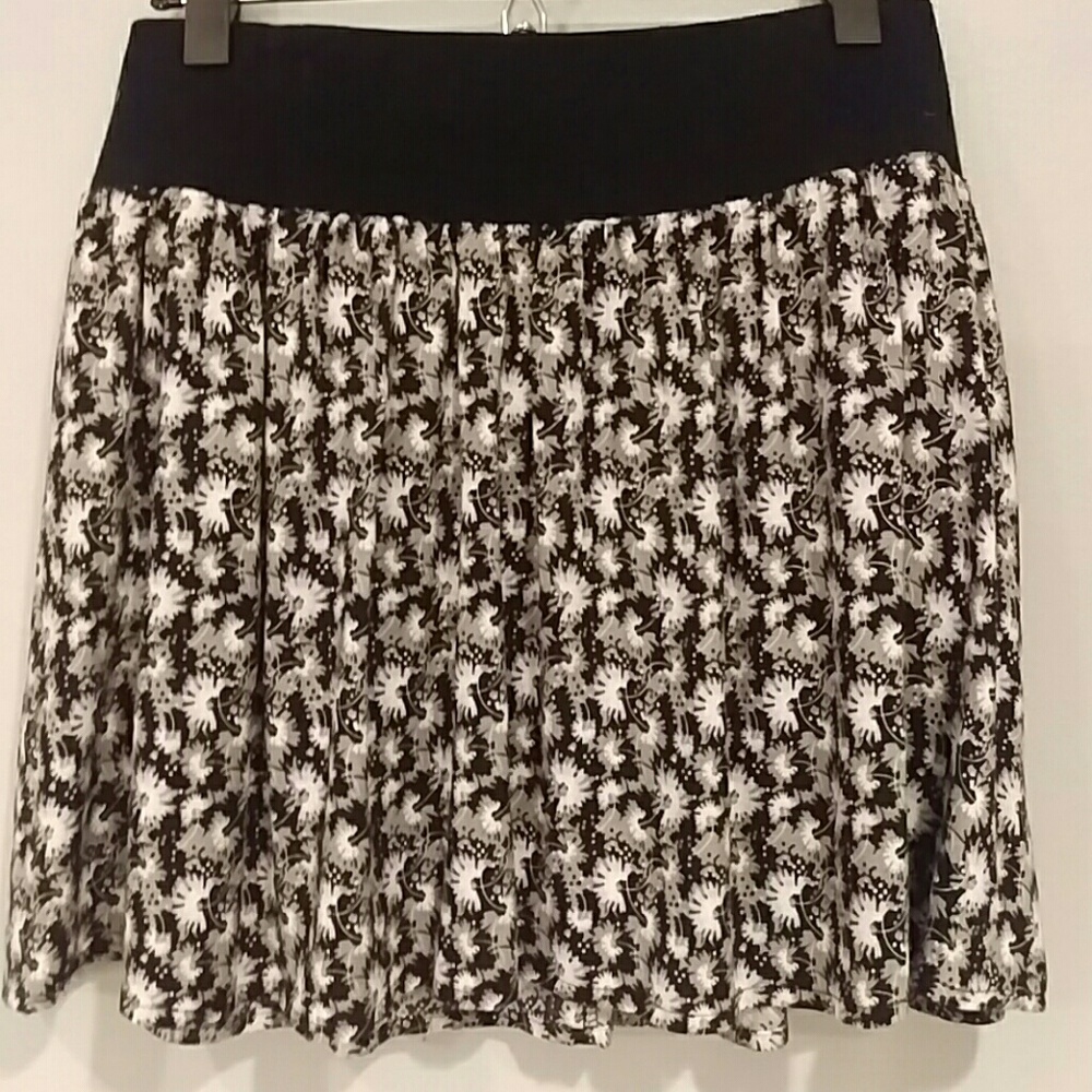 Floral mini skirt