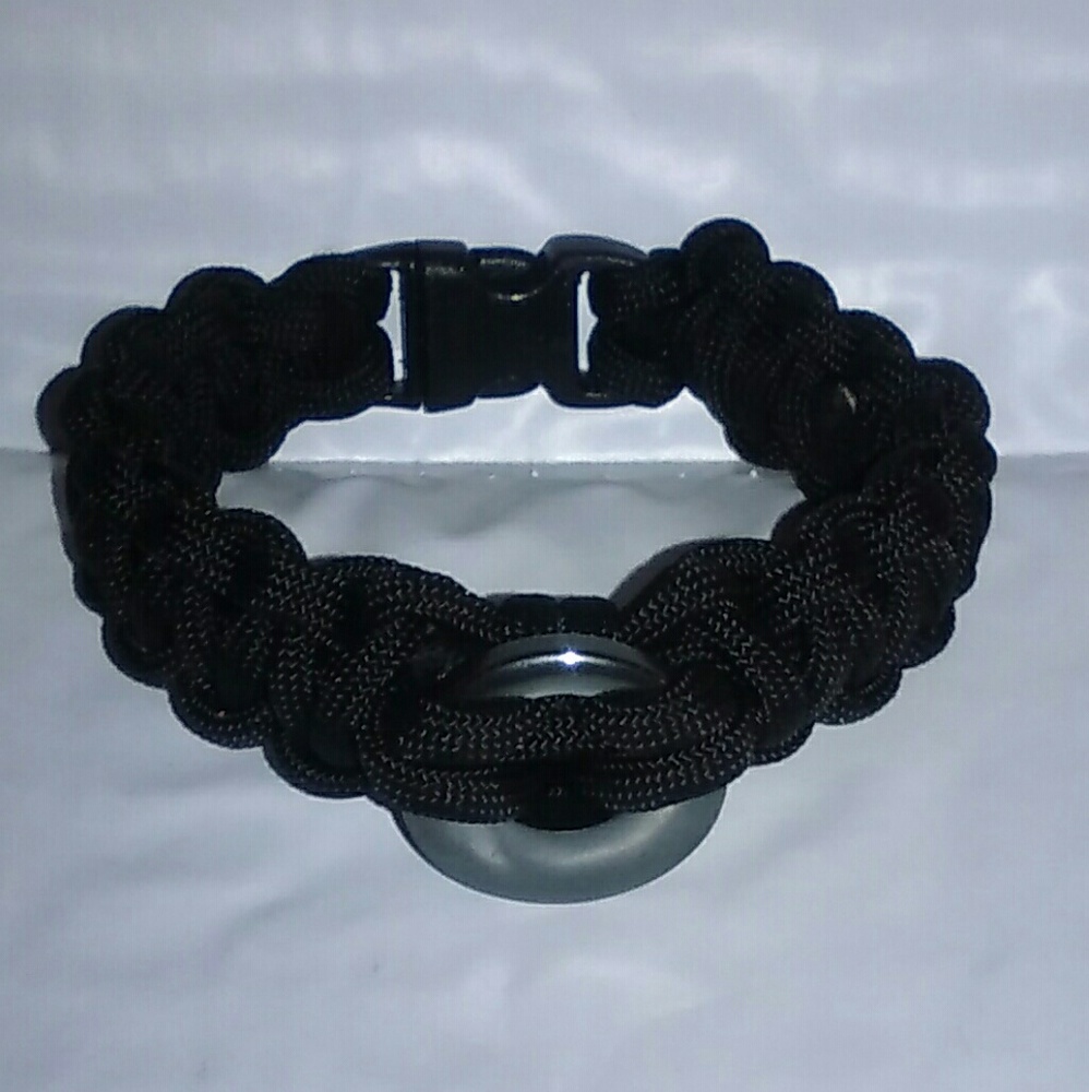 Single Cobra Paracord Bracelet With Hematite Stone