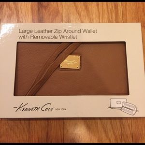 NEW Kenneth Cole zip around wallet