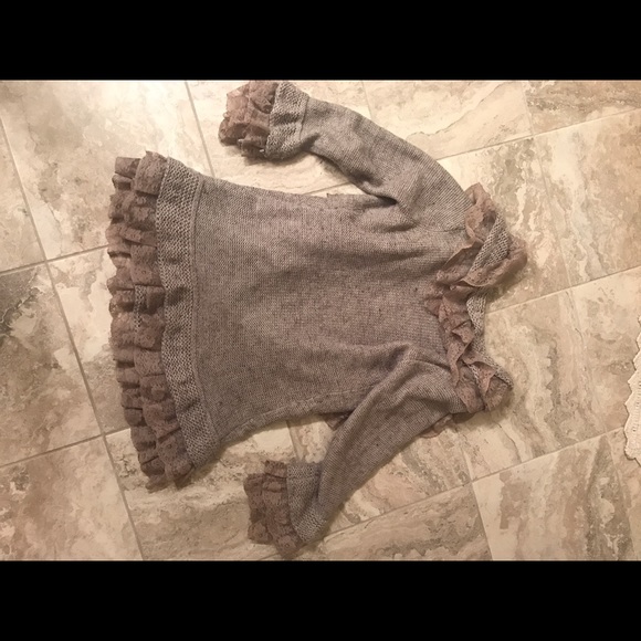 Sweater with ruffles and lace - Picture 3 of 6