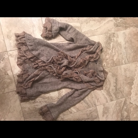 Sweater with ruffles and lace - Picture 4 of 6