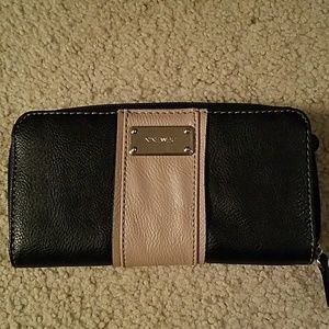 Nine west wallet