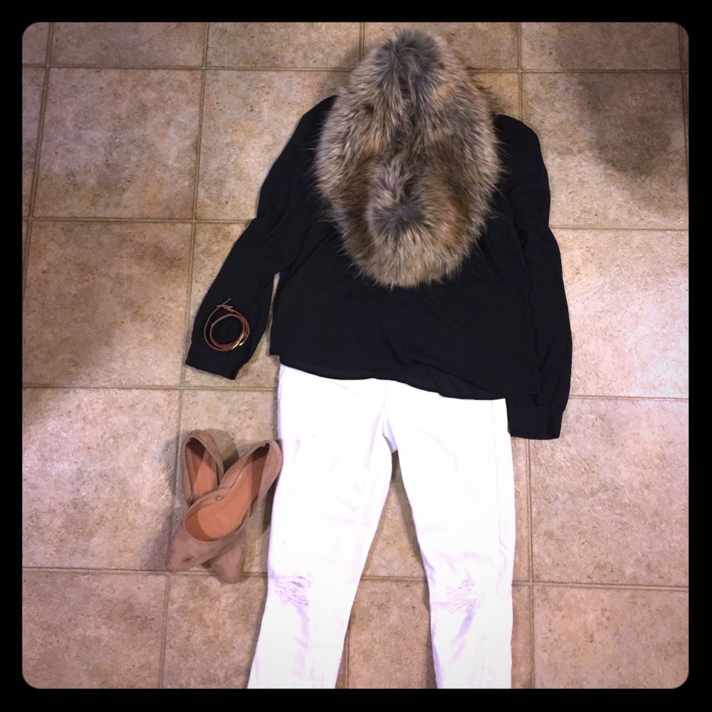 Faux fur scarf, only worn once