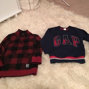 2 gap sweatshirts