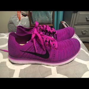 Nike Fly-Knit Free Runs