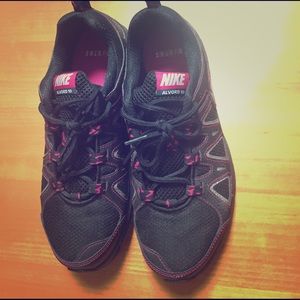 Nike alvord 10 black and pink shoes