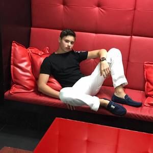 Meet your Posher, Alec