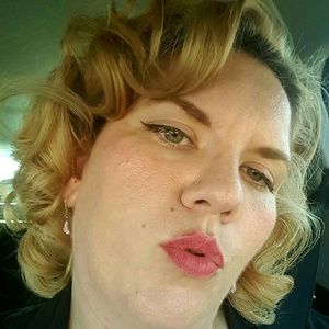 Meet your Posher, Cynthia