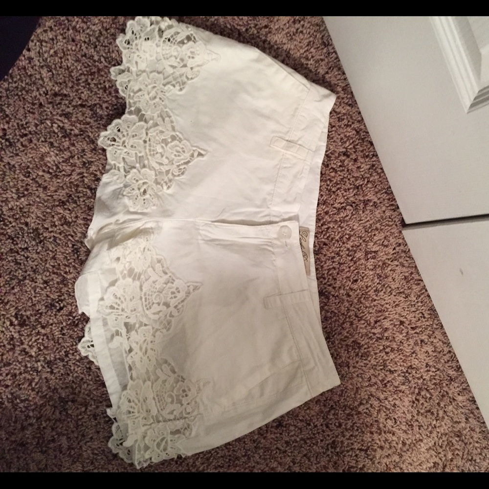 White lace trim shorts