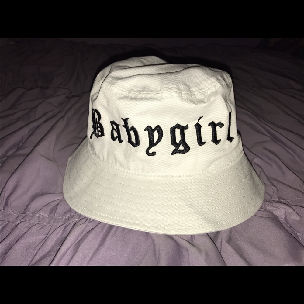 White Babygirl Bucket Hat ✨