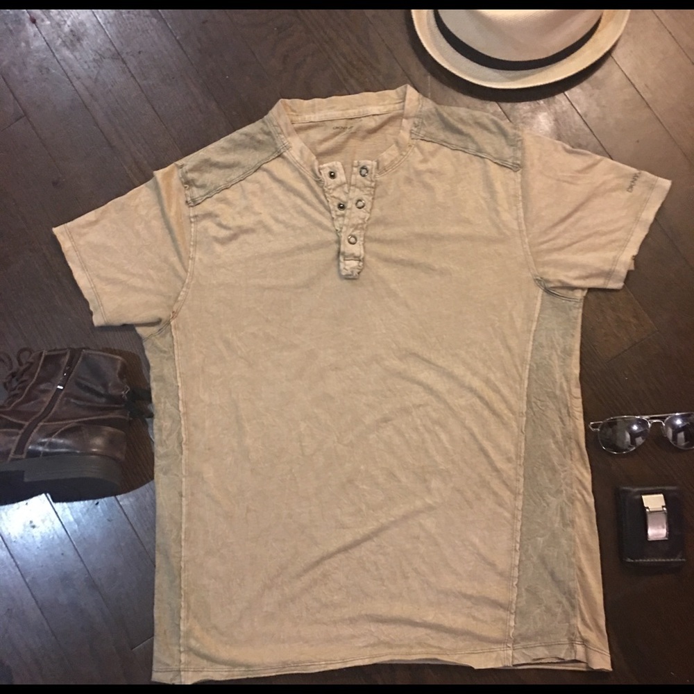 DKNY Button front short Sleeve w Tattoo design L