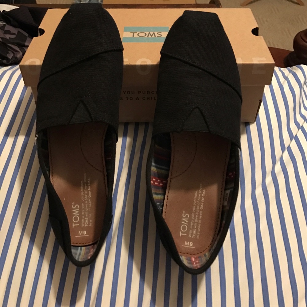 Black toms.