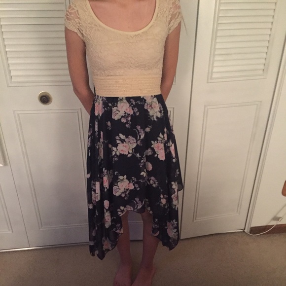 Sharkbite flower dress. - Picture 1 of 2