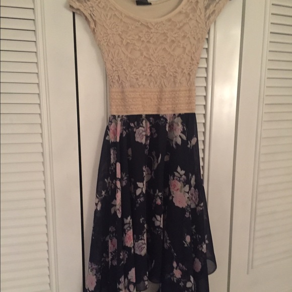 Sharkbite flower dress. - Picture 2 of 2