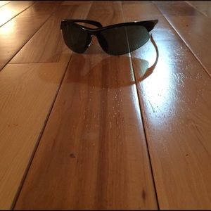 Shades/sunglasses