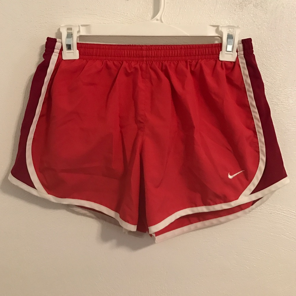 Nike girls M maroon shorts