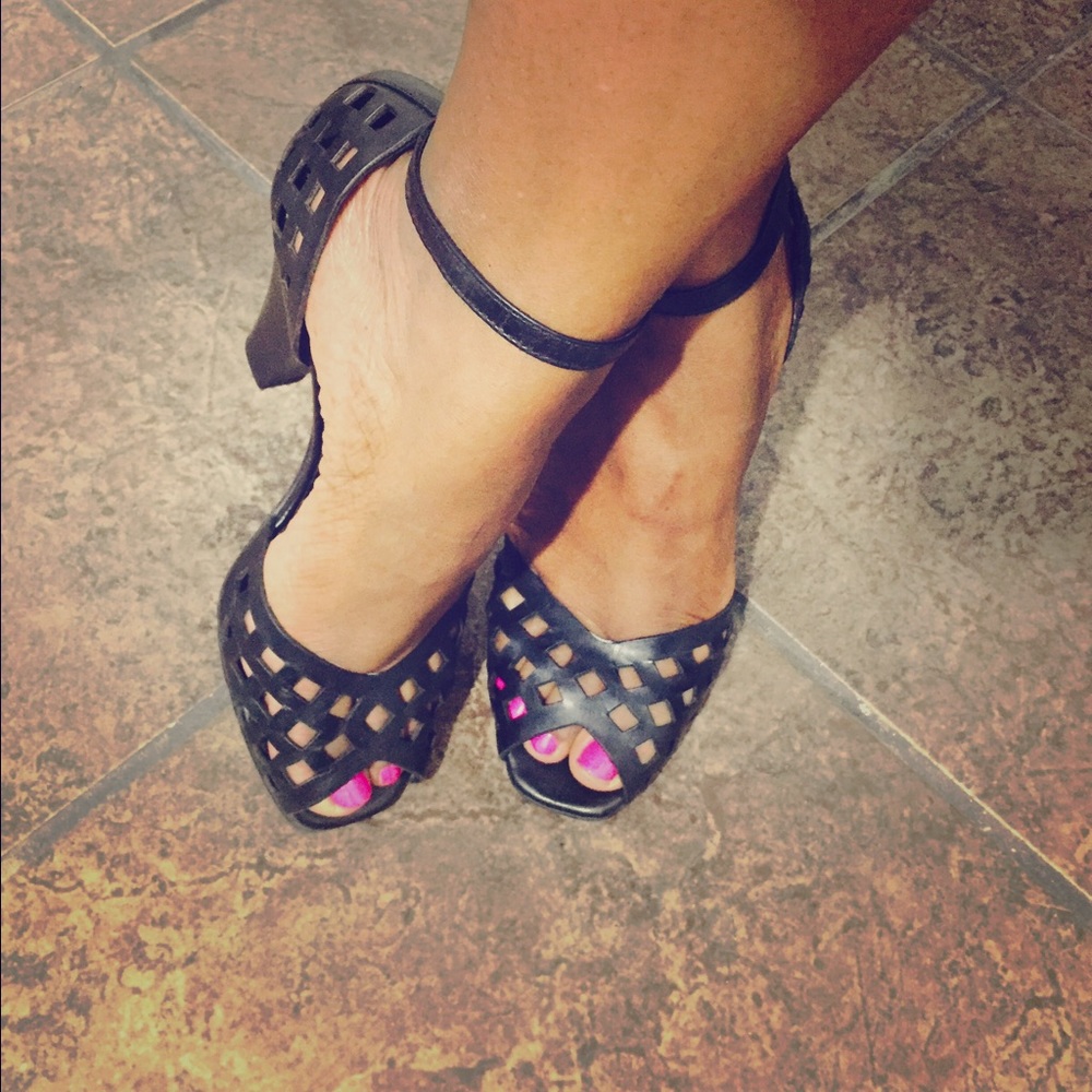 Oh so Gorgeous Gianni Bini Shoes