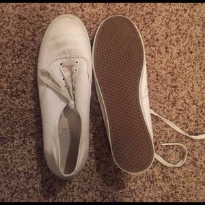 White, low, lace-up vans
