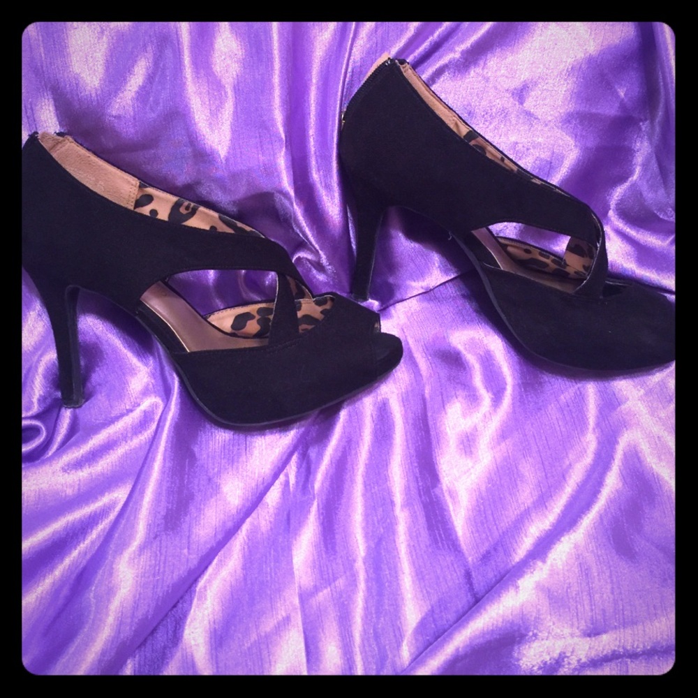 👠LIKE NEW 3 in black heels! !👠