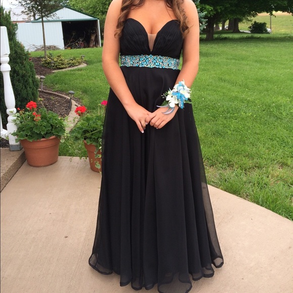 Prom dress! Need out asap! - Picture 2 of 3