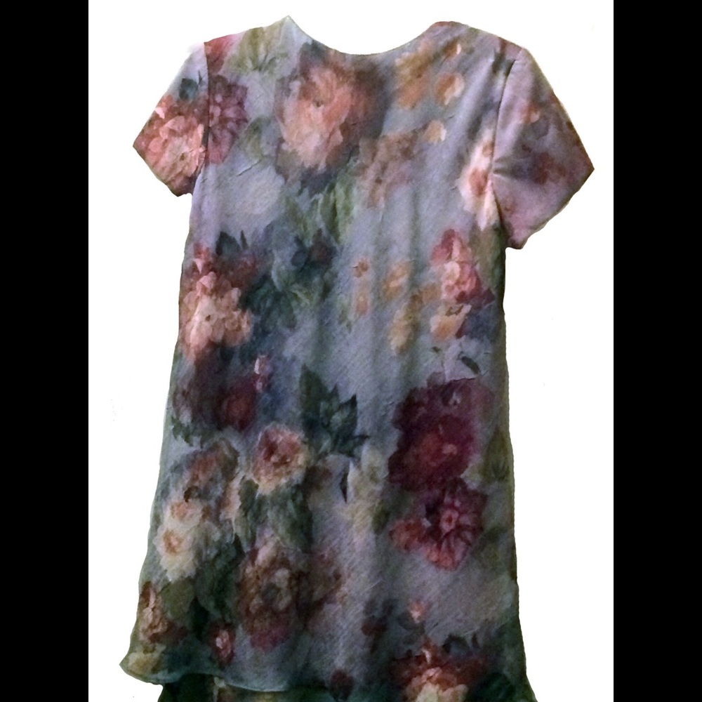 Karin Stevens blue flowered dress