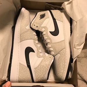 BRAND NEW Jordan retro 1 high GS 5.5 elephnt print