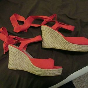 Red wedge sandles